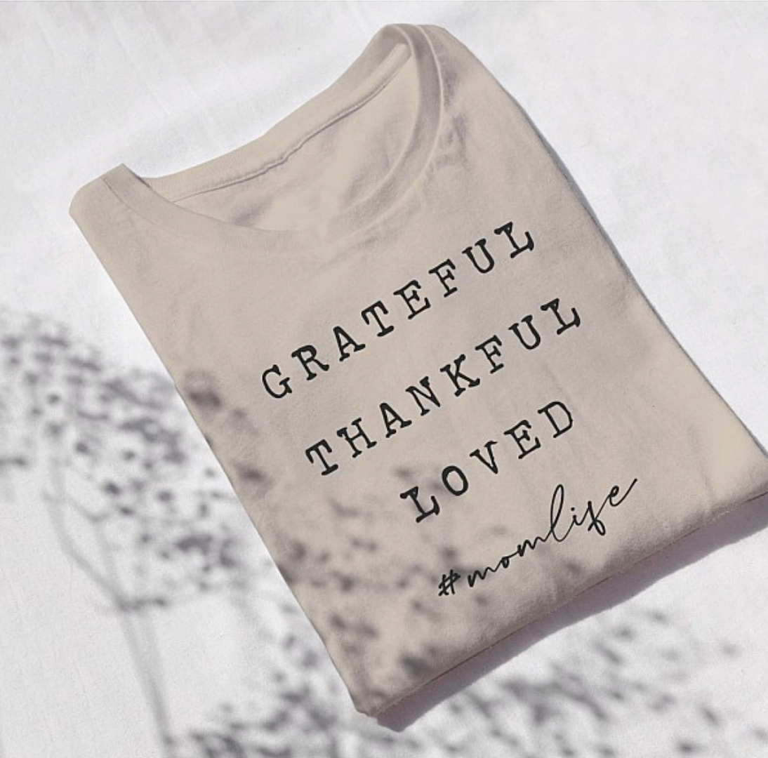 GRATEFUL THANKFUL LOVED #MOMLIFE Graphic T-Shirt